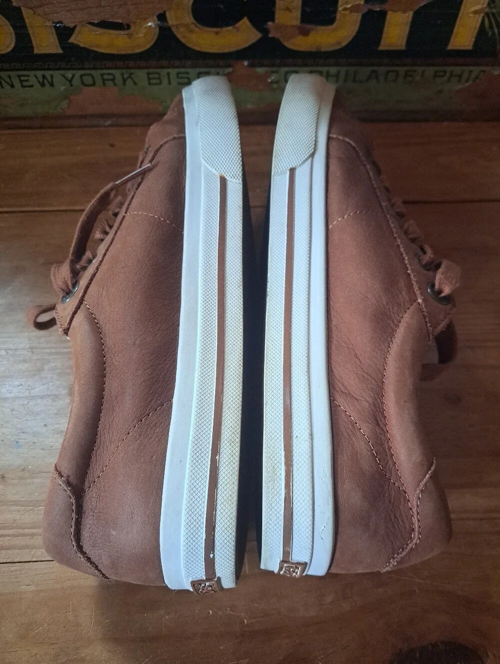 Taos Z Soul Lux Sneakers Women Size 9.5 Soft Brown Leather Side Zip Comfort Shoe